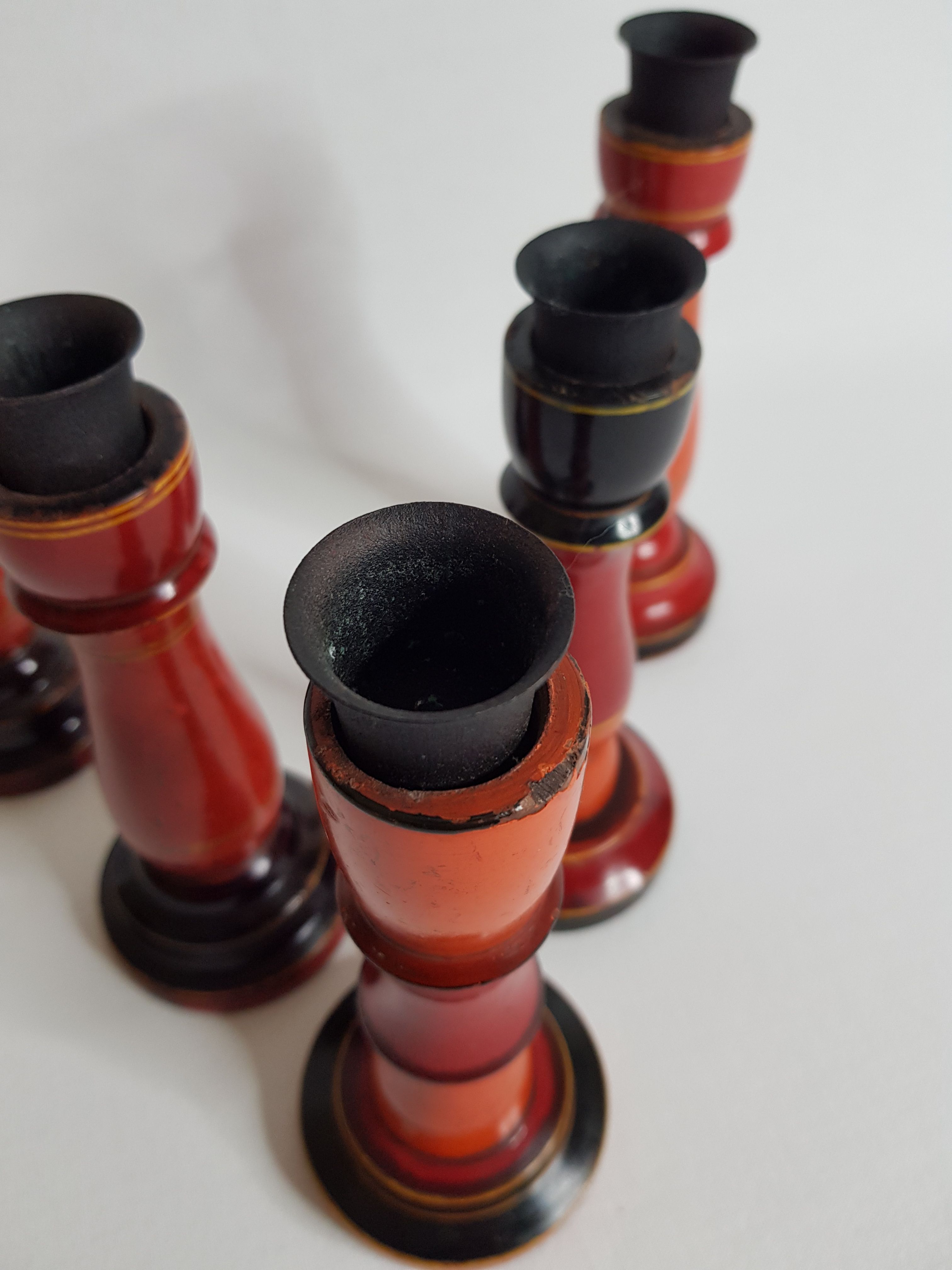 Set of five wooden candlesticks turned in the colors of "Pompeï"