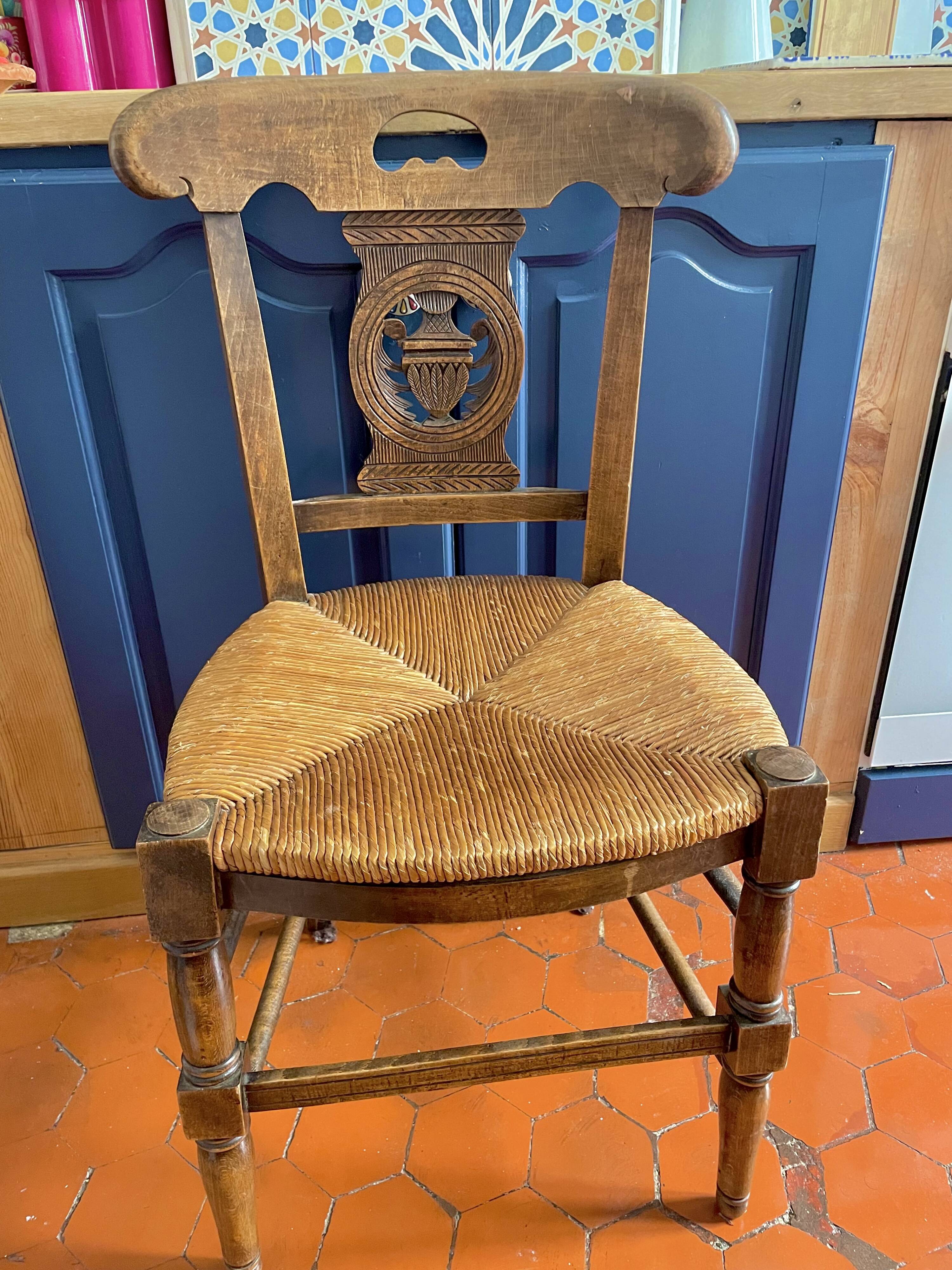 4 old Provencal chairs in carved wood