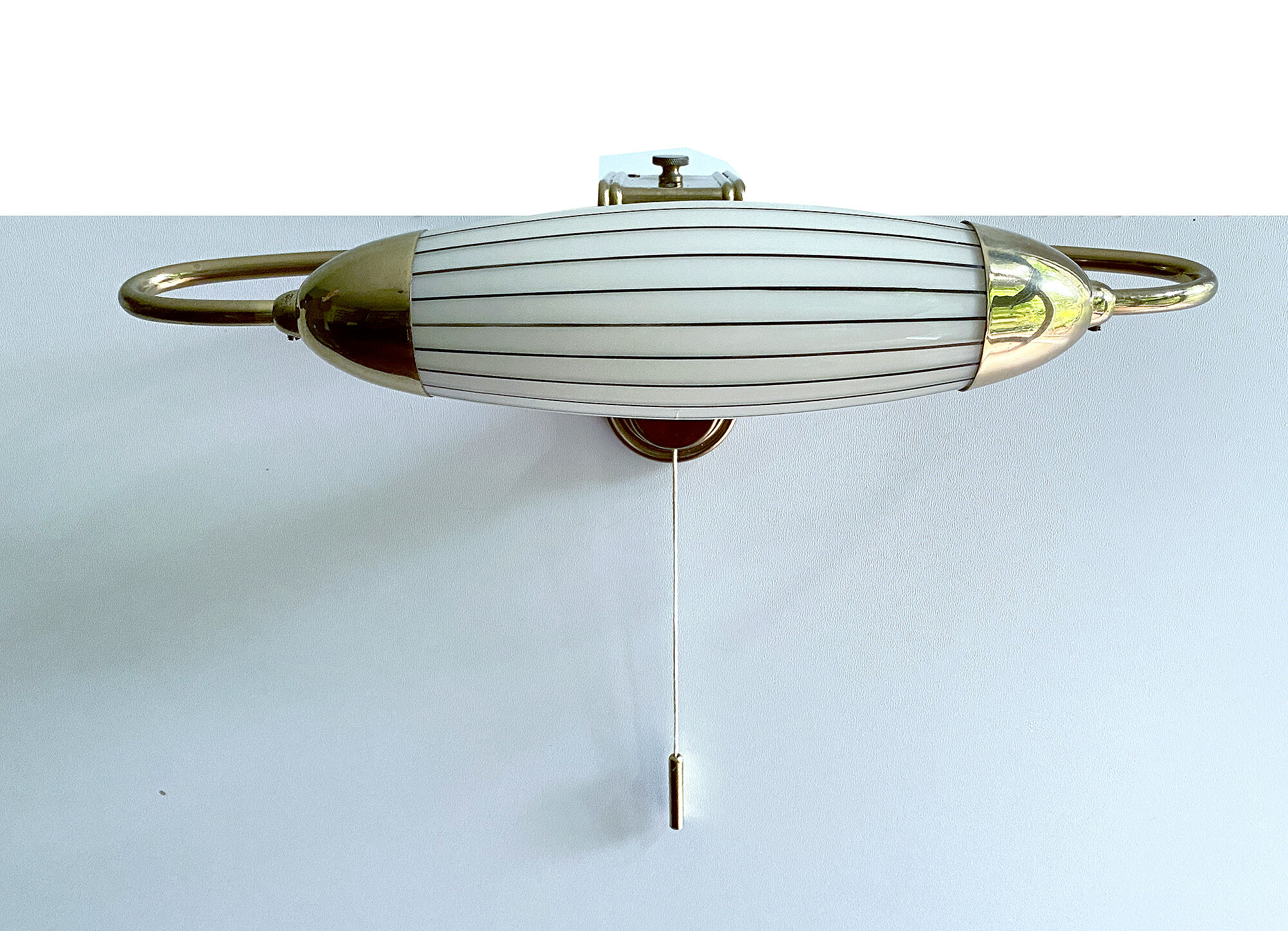 Applique art deco tete de lit, forme dirigeable, laiton opaline