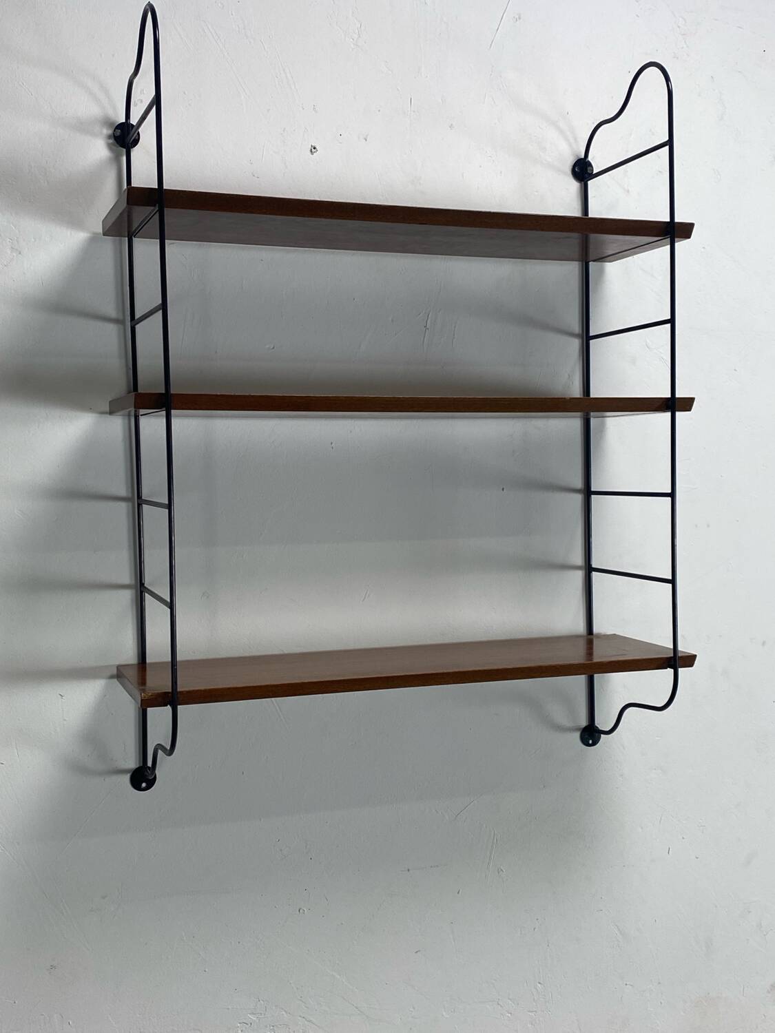 Wall shelf