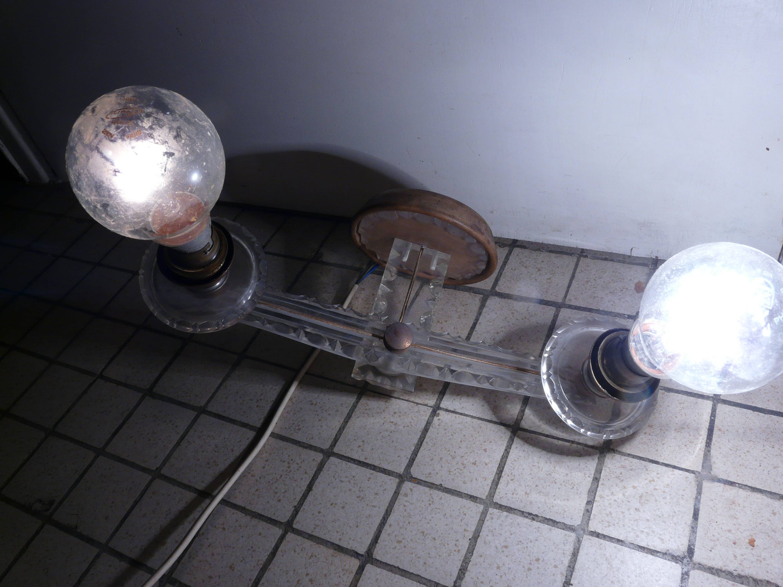 Adjustable double-arm wall light in plexiglass and brass, 1950.