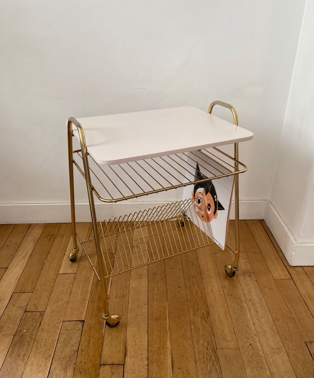 Storage-vinyl extra table