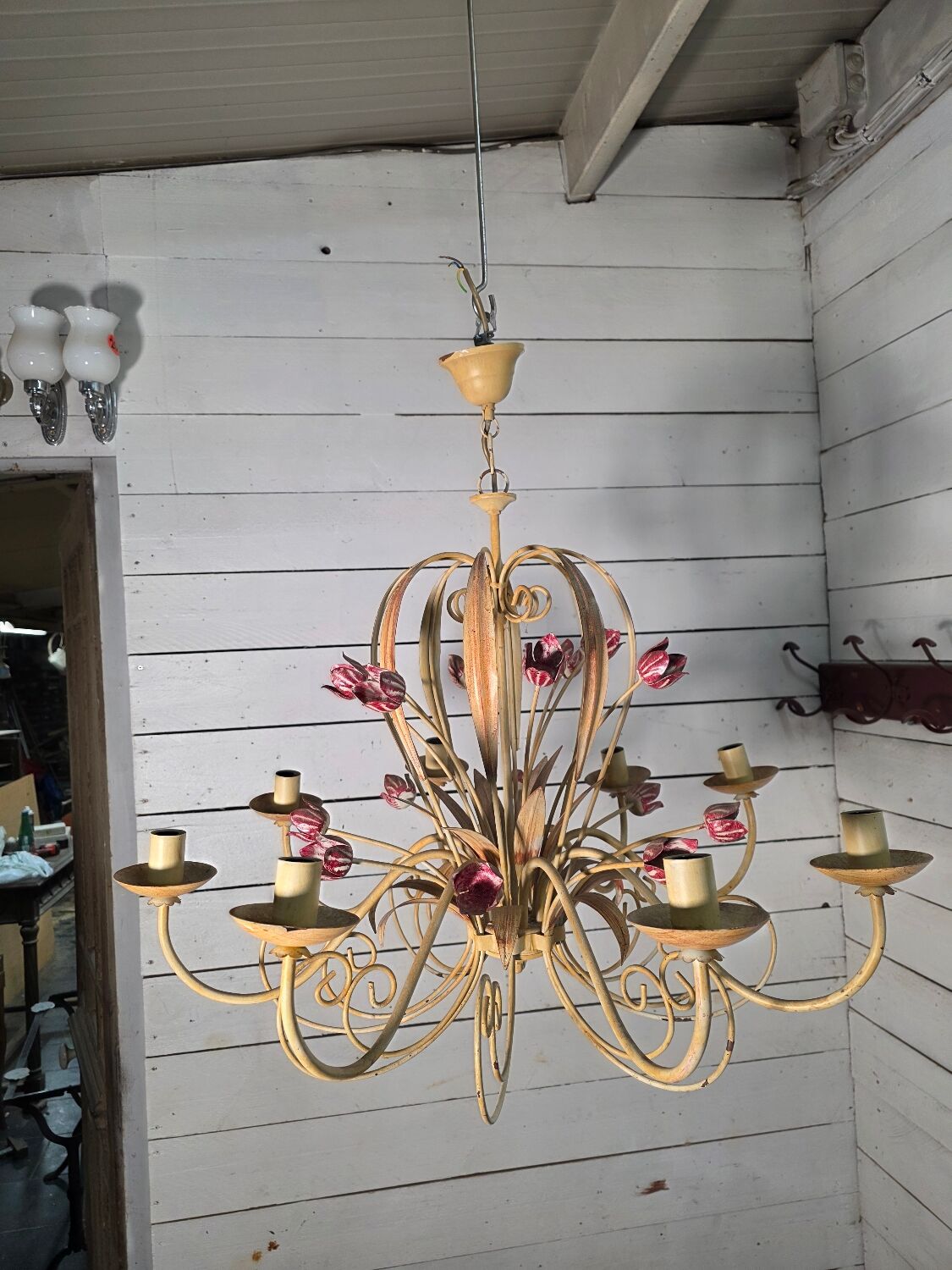 Wrought iron chandelier in Florentine style from the 1970s.