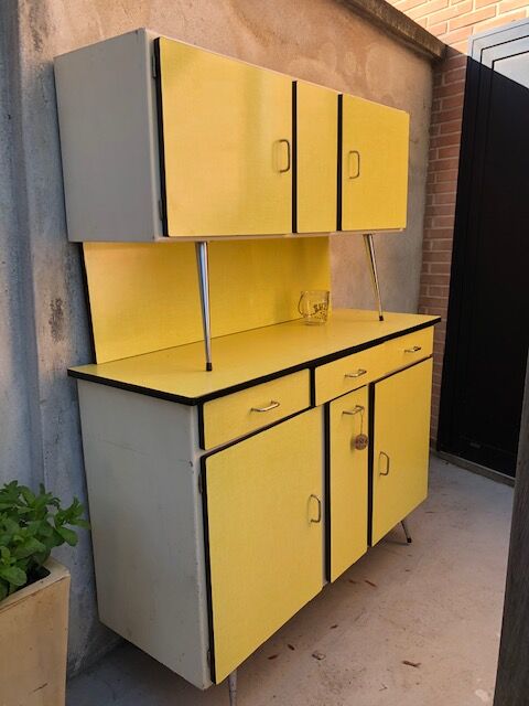 Meuble buffet de cuisine en formica jaune vif annees 50