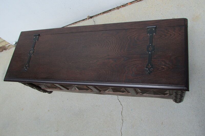 Bench chest, Louis XIII style in solid oak 1980s