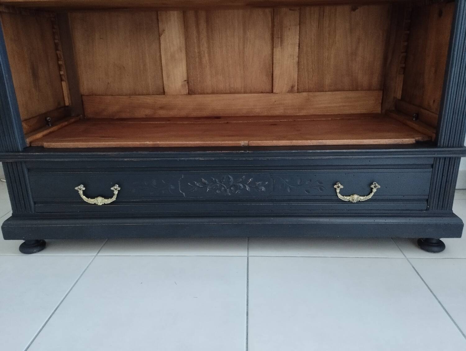 Old library black patina chalk paint