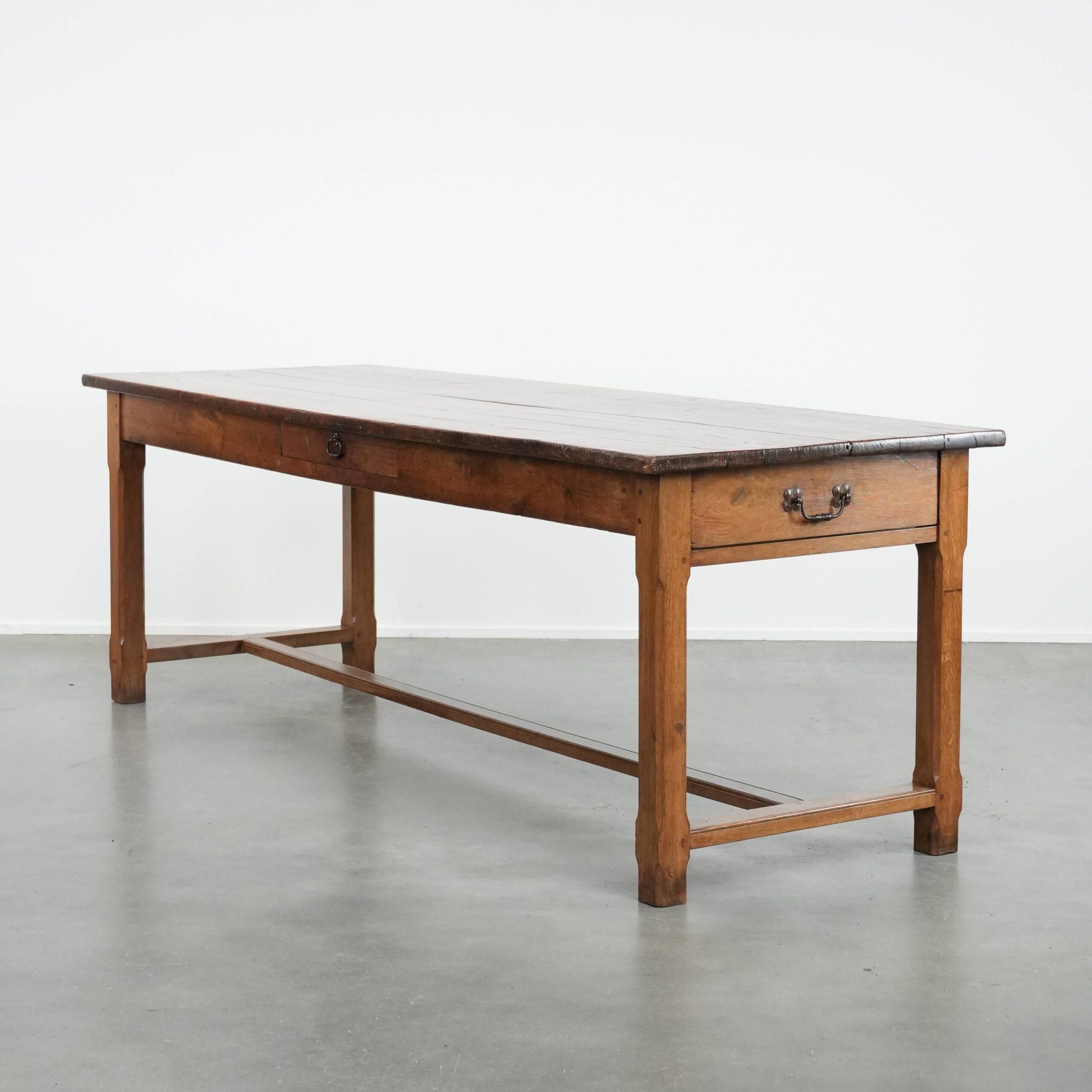 Grande table à manger antique française pour 6 à 8 personnes.