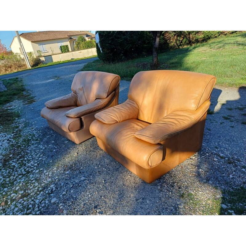 Paire de fauteuils vintage en skaï marron clair