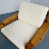 Set of 2 armchairs in solid pine with boucle fabric, 1970s Scandinavian design.