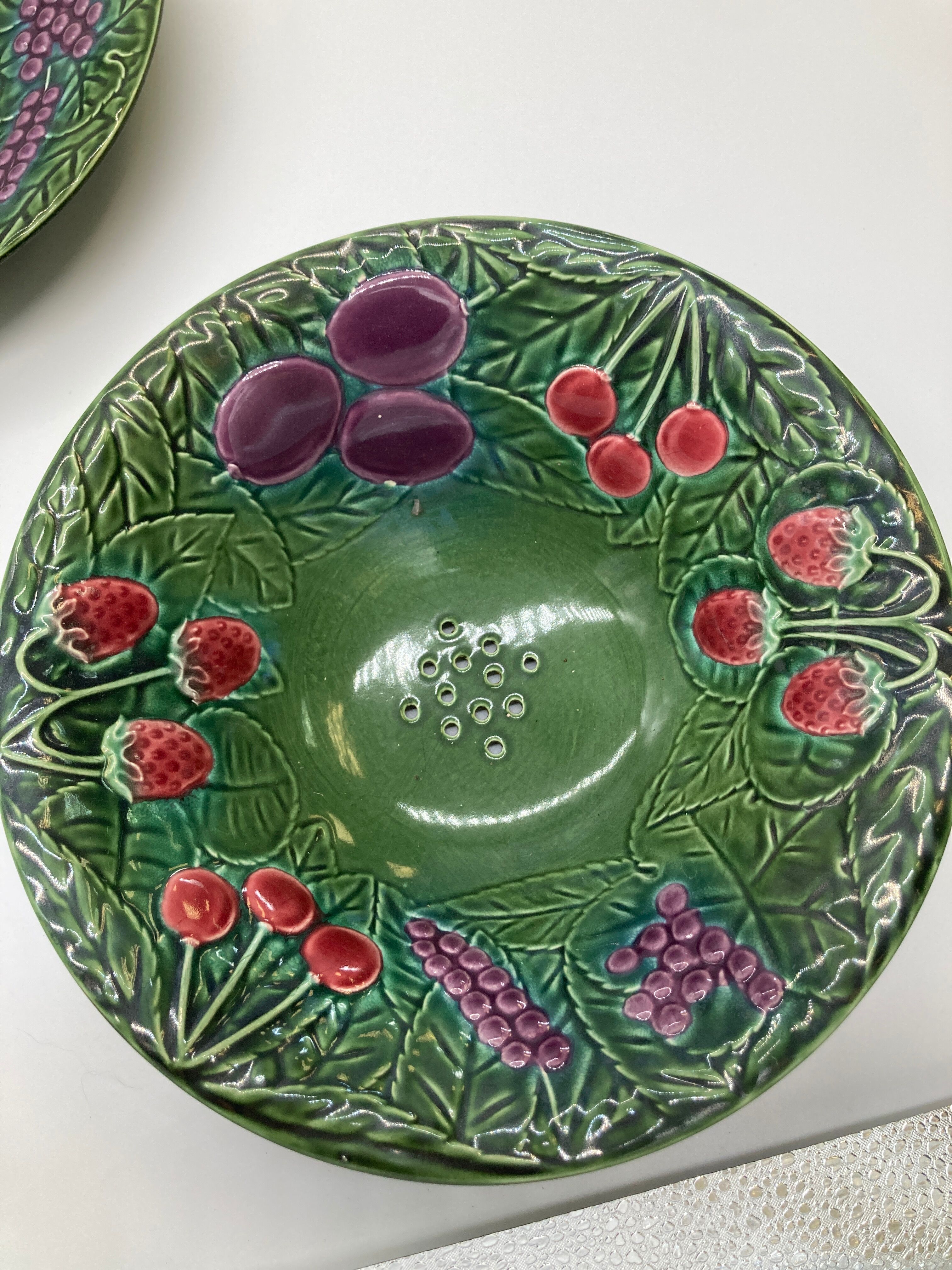 Ceramic fruit service