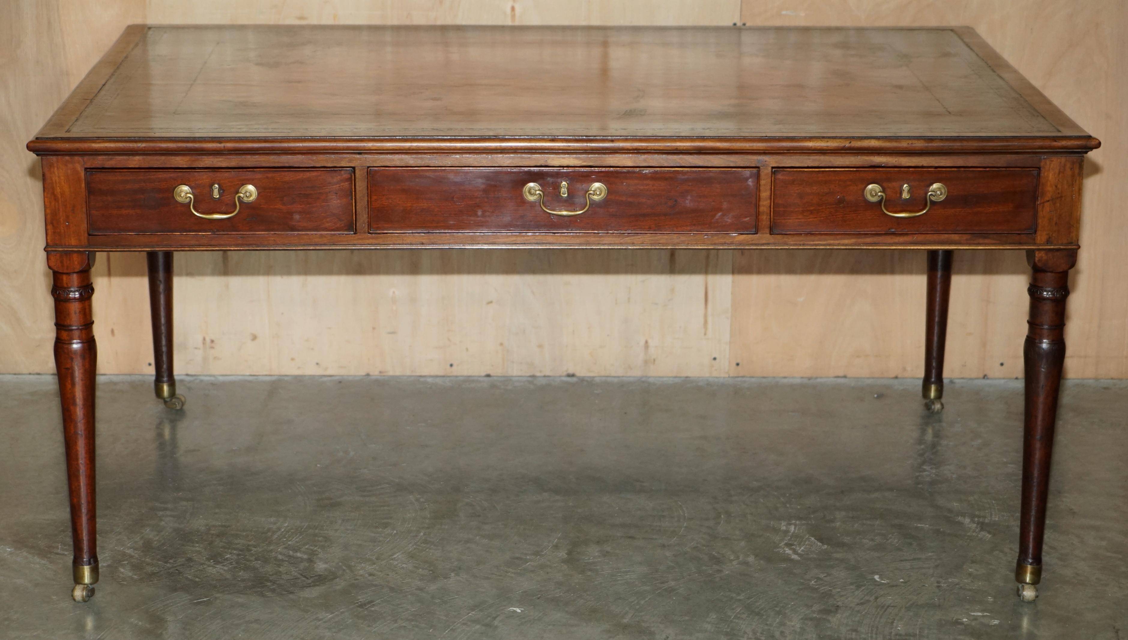 Bureau d'écriture géorgien irlandais antique restauré 1780 cuir
