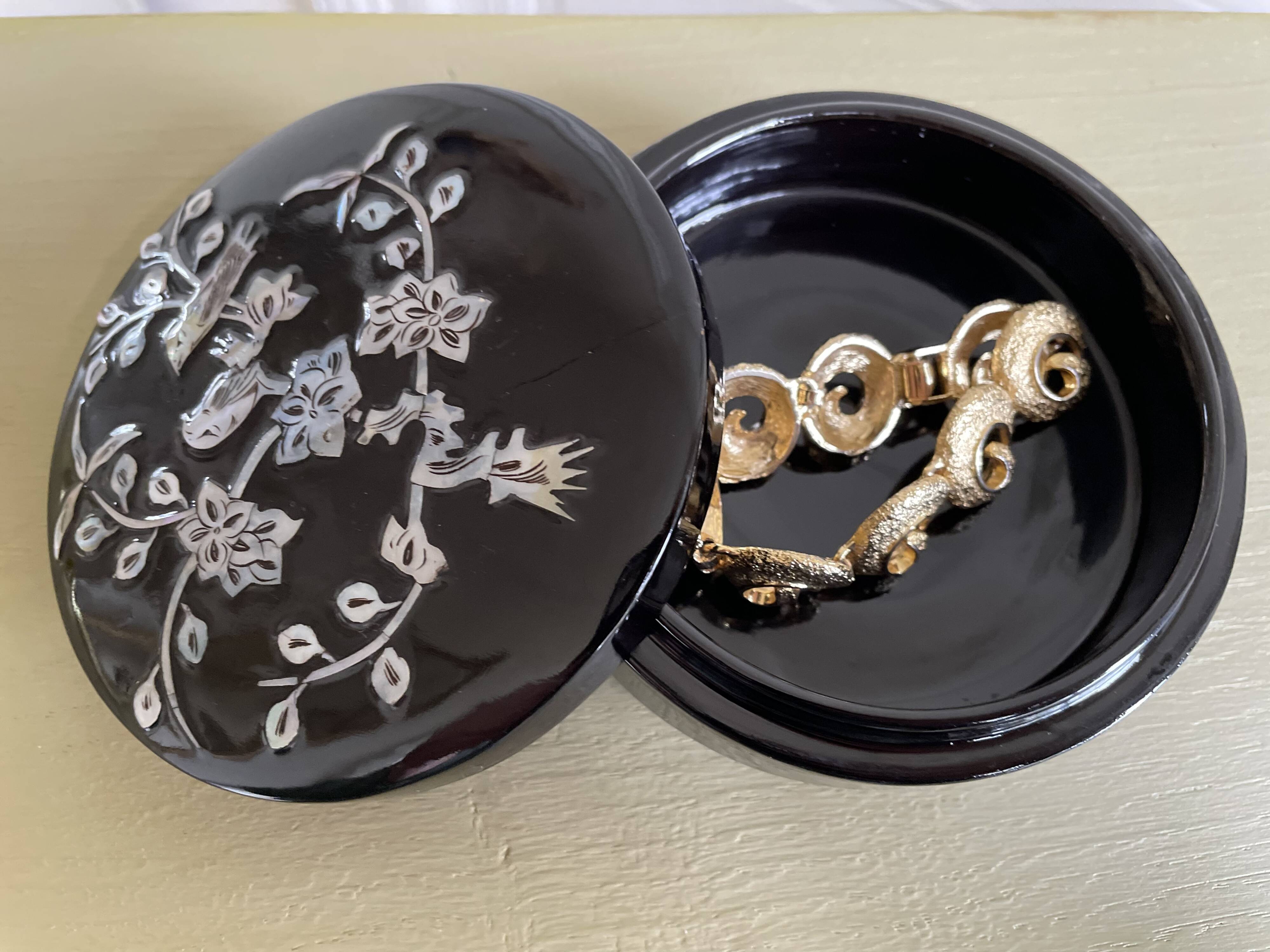 Japanese lacquer and mother-of-pearl jewelry box