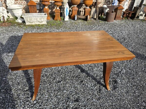 Table style art deco avec des allonges