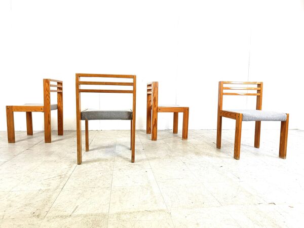 Ensemble de 4 chaises de salle à manger en bois de pin SG 1200 par Cees Braakman, années 1970.