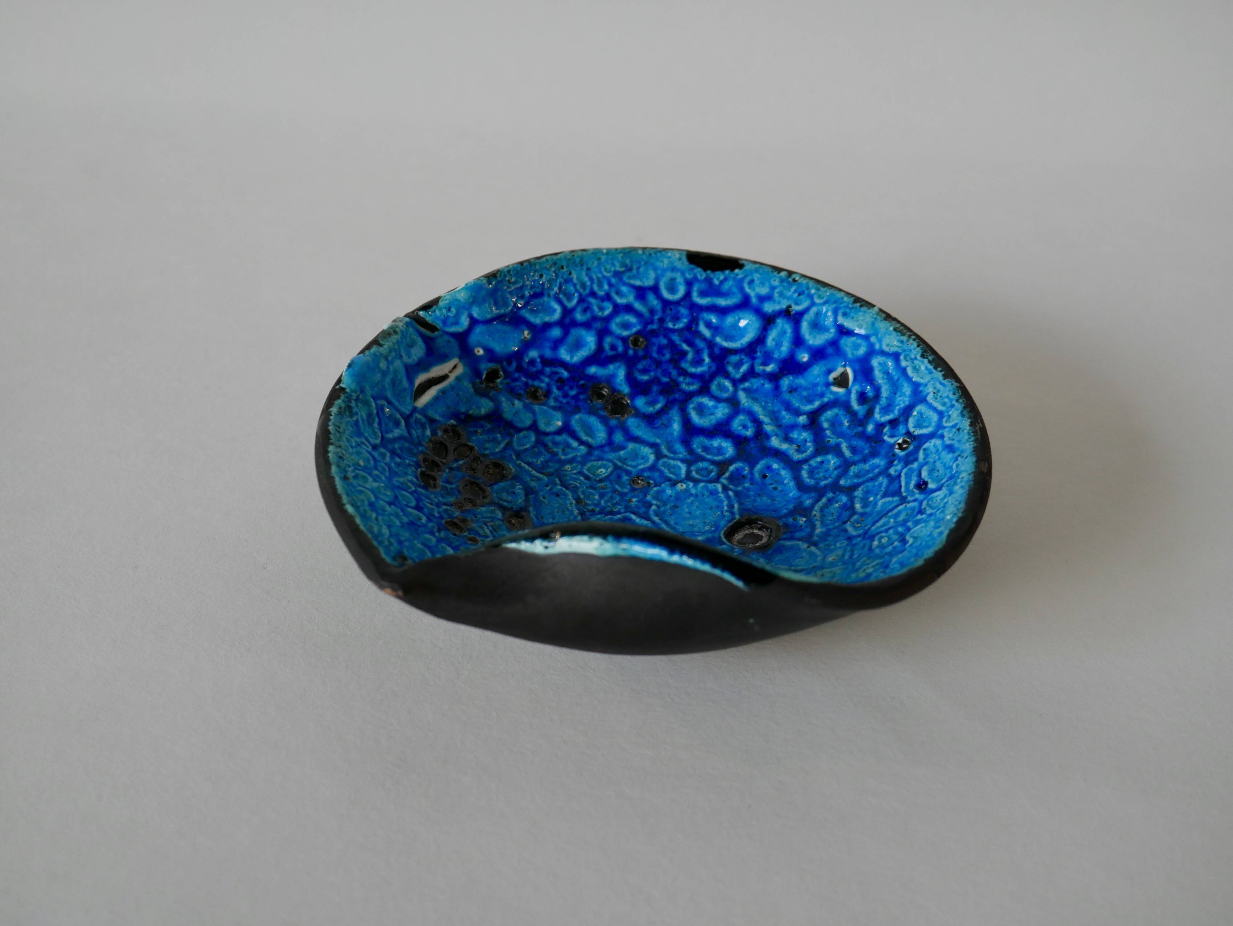 Fat Lava blue round ceramic ashtray 70s