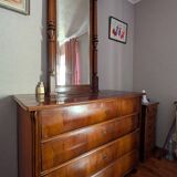 Chest of drawers with 4 drawers in cherry wood with a mirror in classic style – beautiful dimensions.