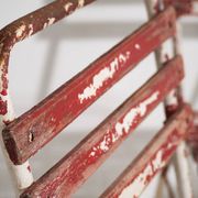 Anciennes chaises de terrasse rouges et blanches (vers 1920). Ensemble de 4 pièces