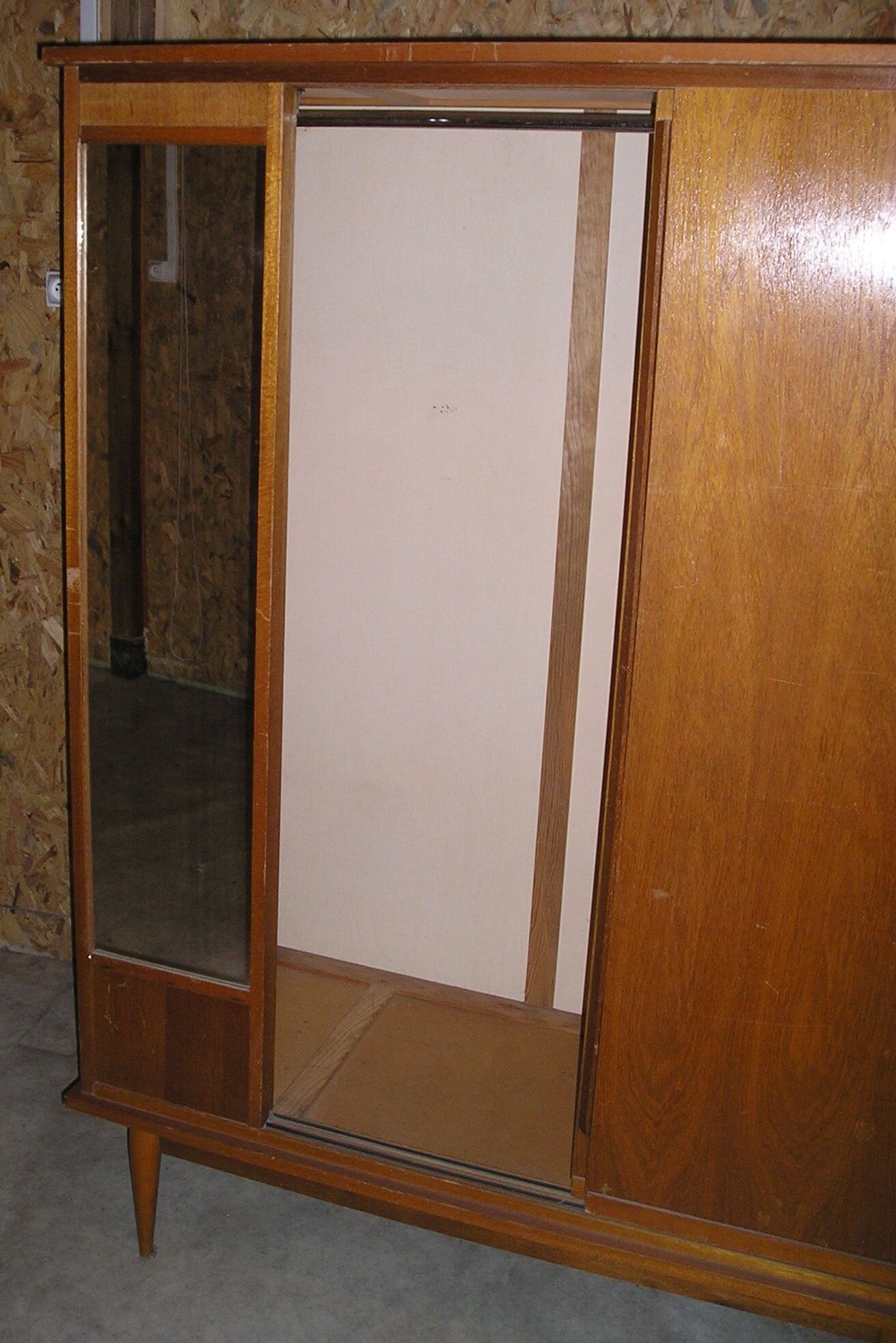 Walk-in wardrobe to ice 1960