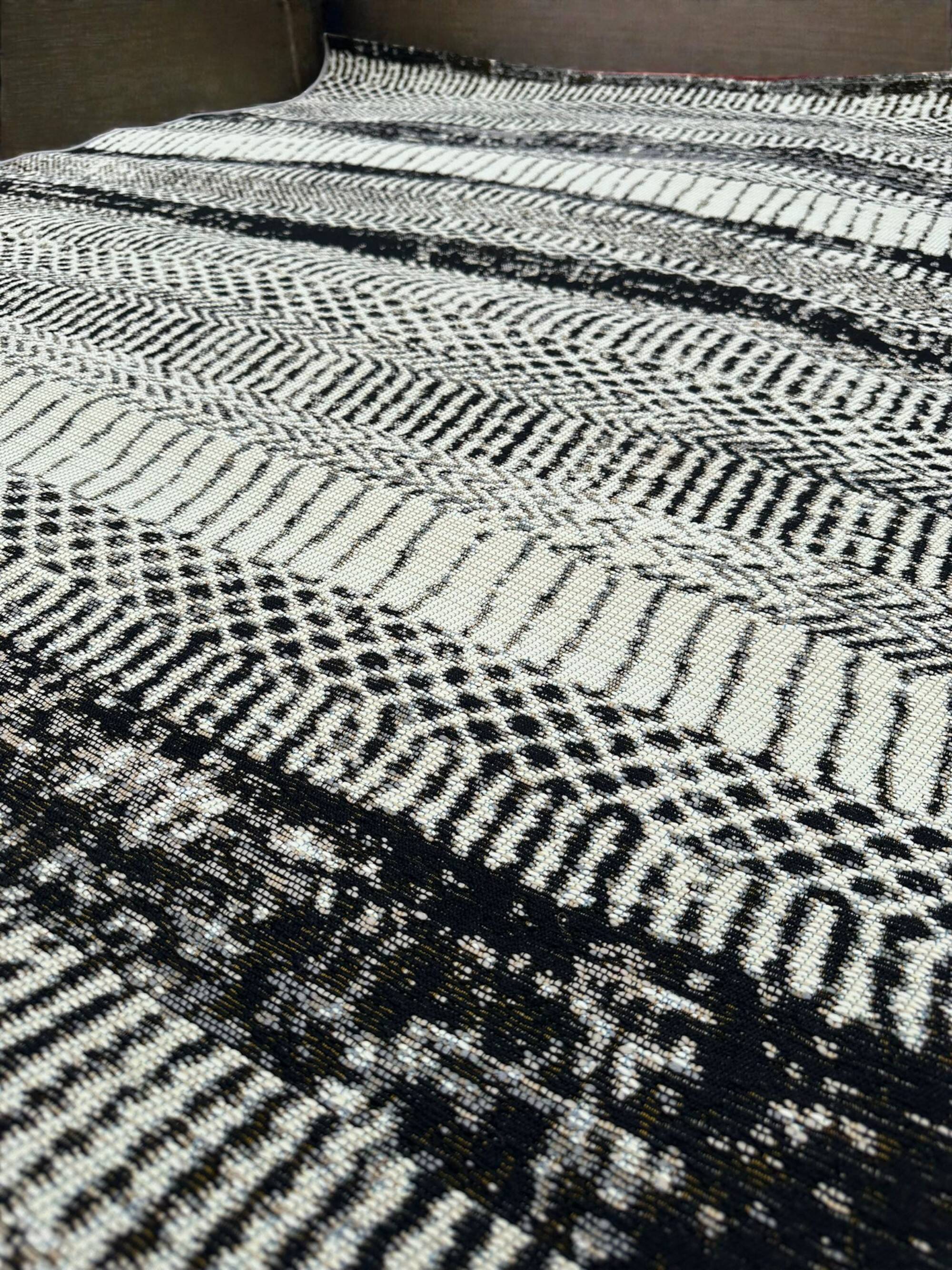 Modern Chic Black and Grey Patterned Rug