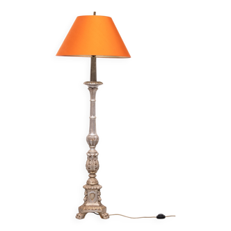 Lampadaire baroque italien en bois sculpté des années 1970
