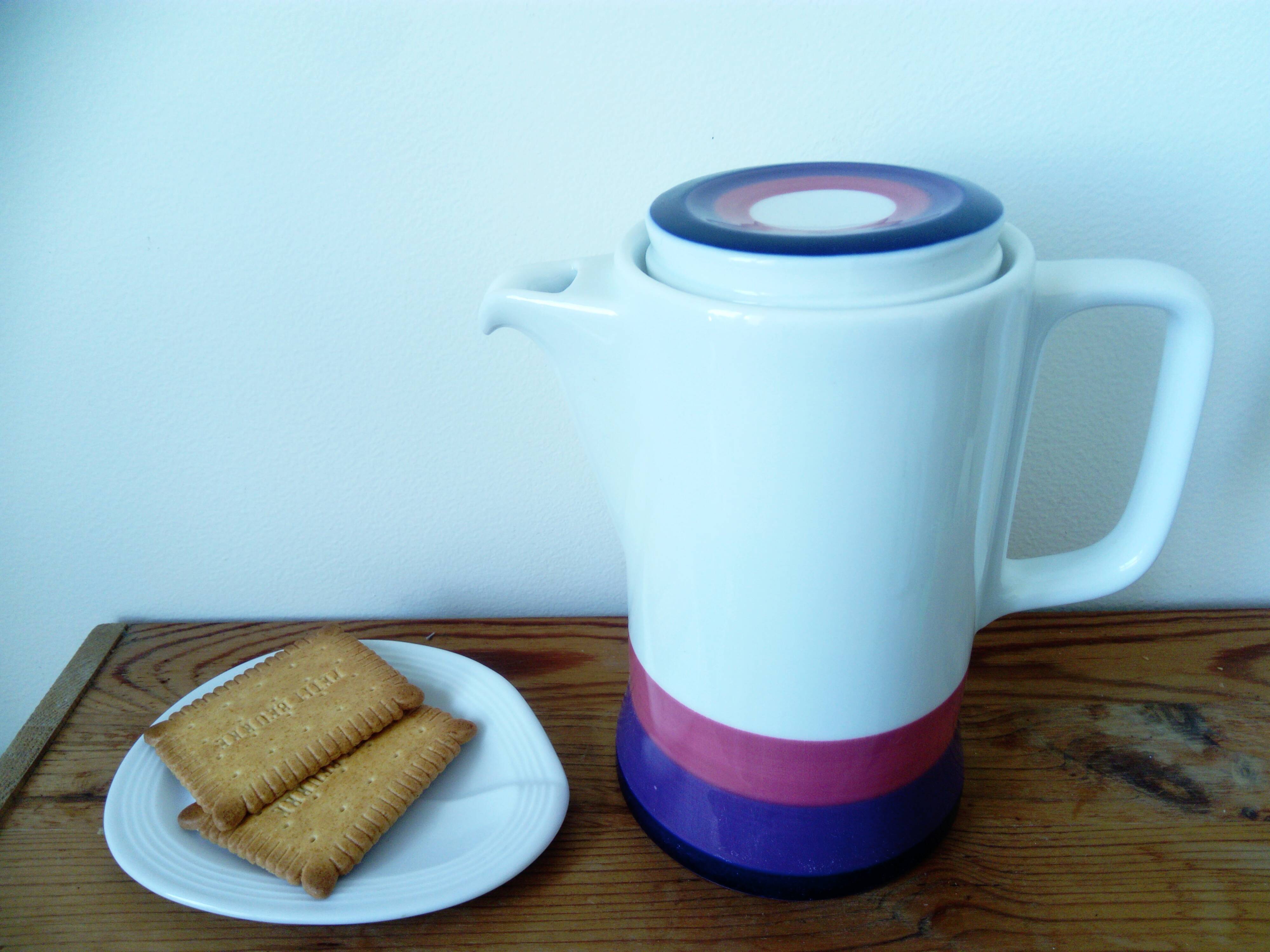 Vintage porcelain coffee pot, 1970-1980