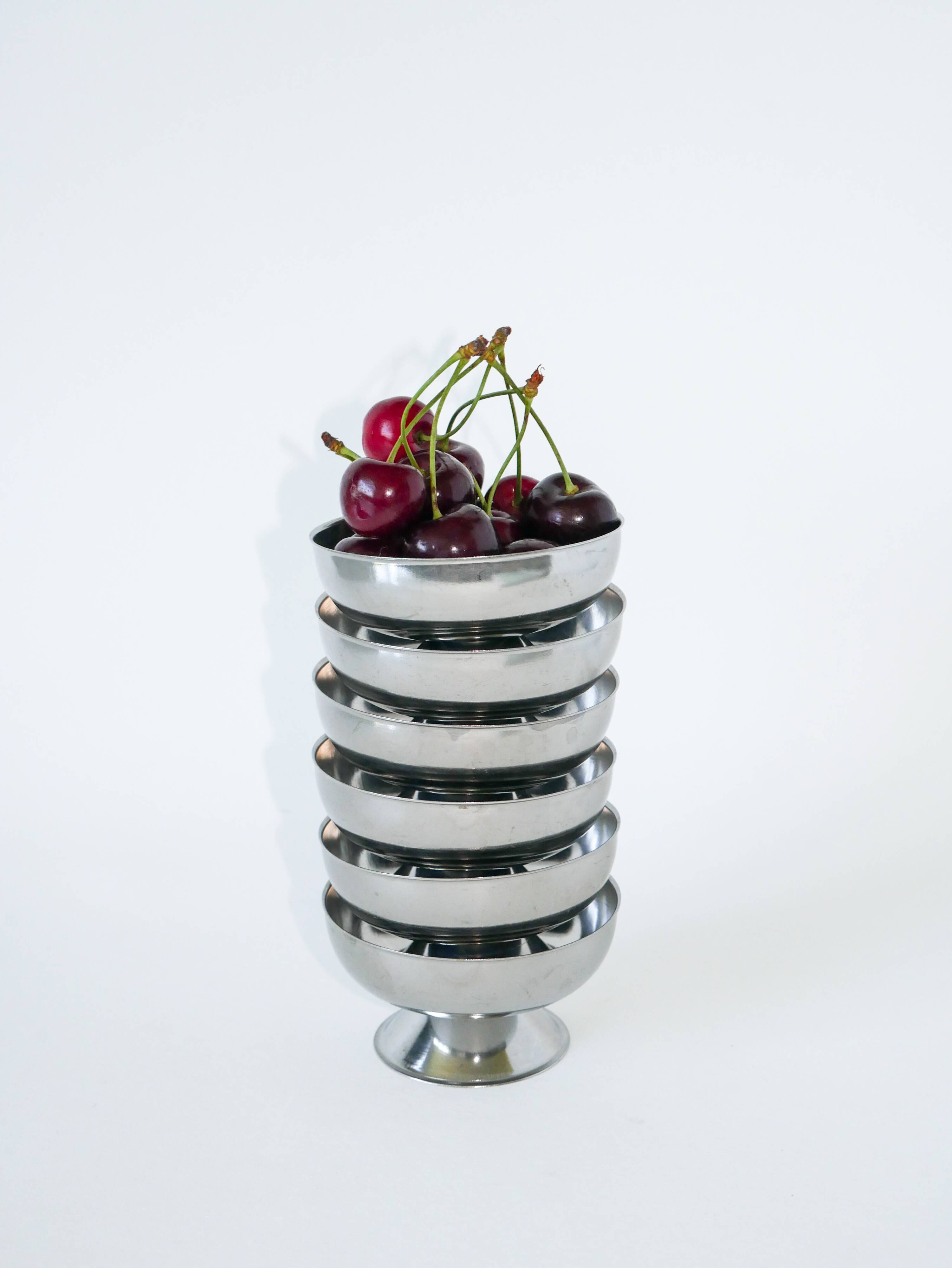 Set of 6 small stainless steel bowls, Basses, Design 1970, 9 x 5 cm