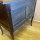 Petite commode de style Louis X.V. en parqueterie de bois de rose;