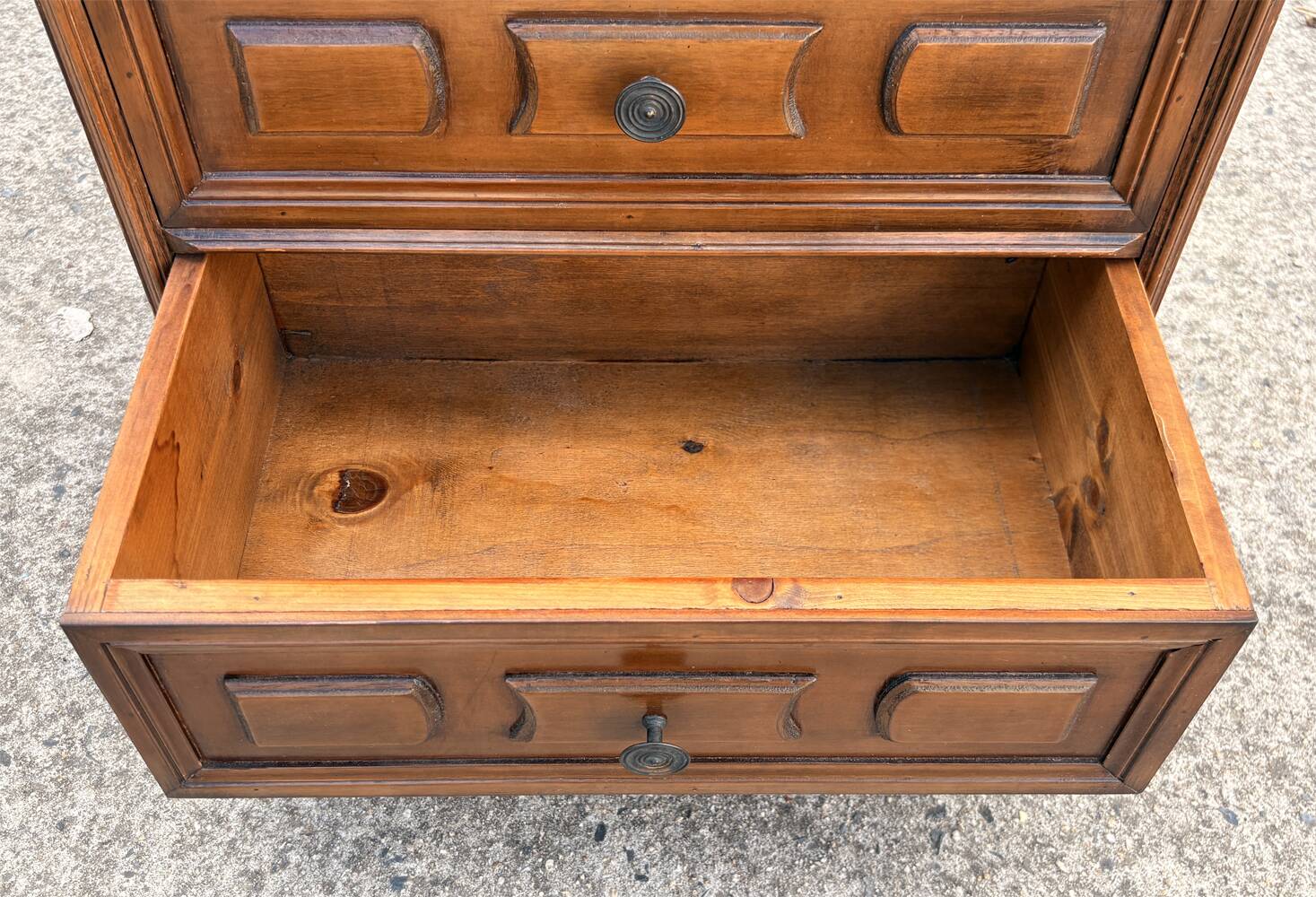 Vintage bedside cabinet with three drawers in moulded wood, Louis XV style.