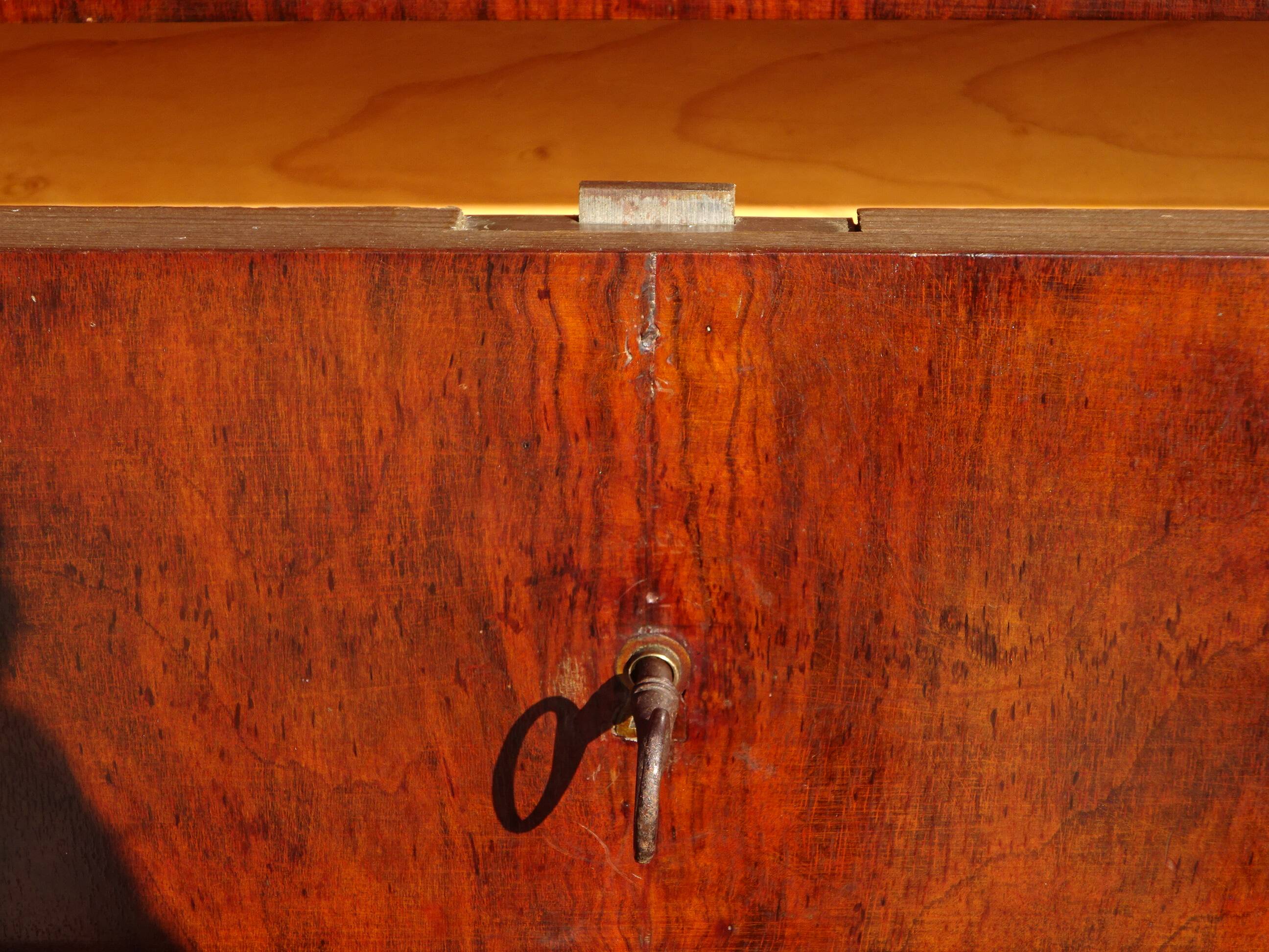Commode en acajou et marbre blanc époque Restauration