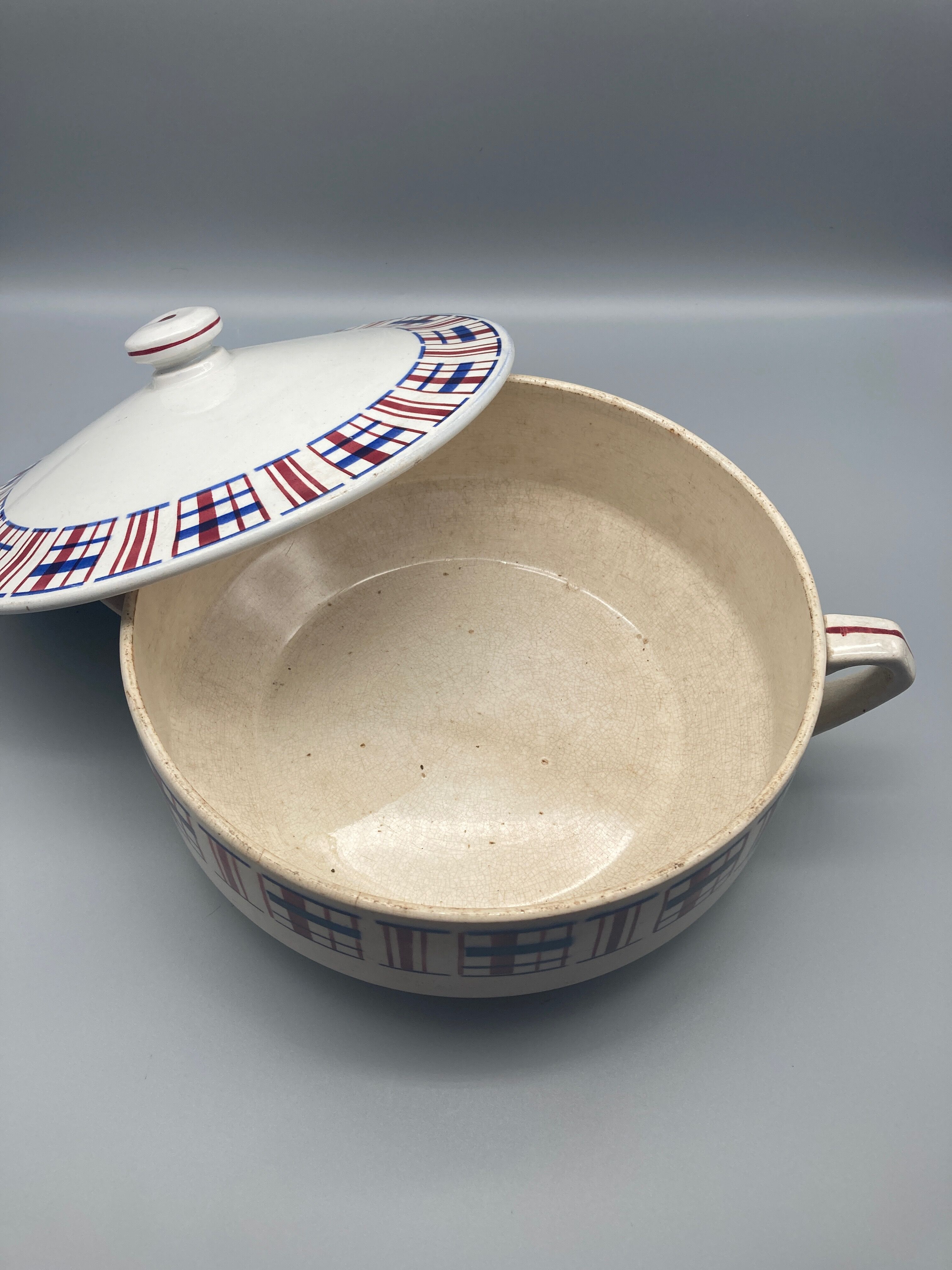 Small Iron Soupen Terre de Fer Saint Amand Basque style