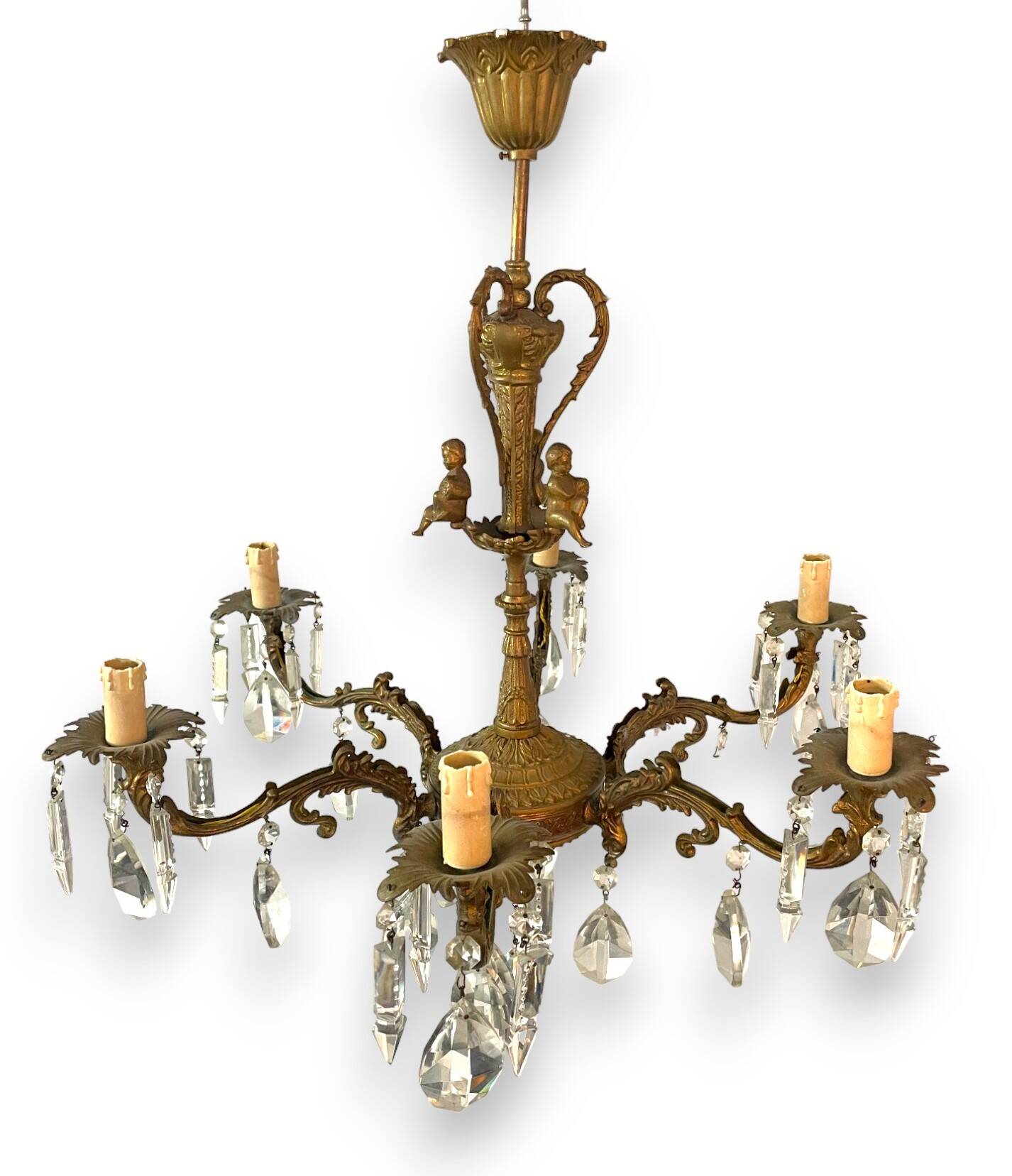 Chandelier with tassels and angels as ornamentation (rare)