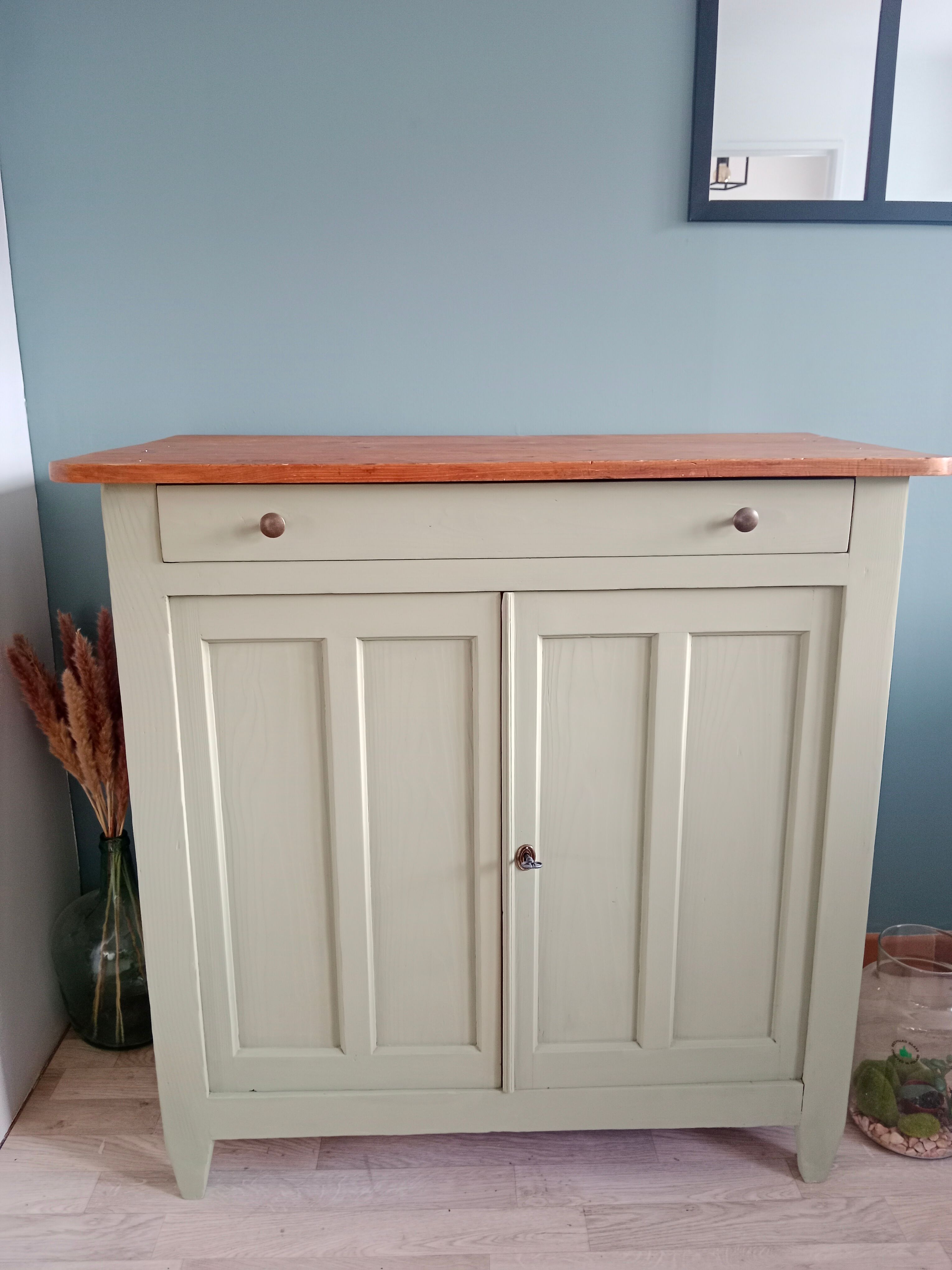 Khaki Parisian buffet