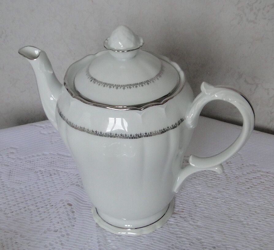 Service à café porcelaine Limoges ulim 12 pieces decor argente fond blanc