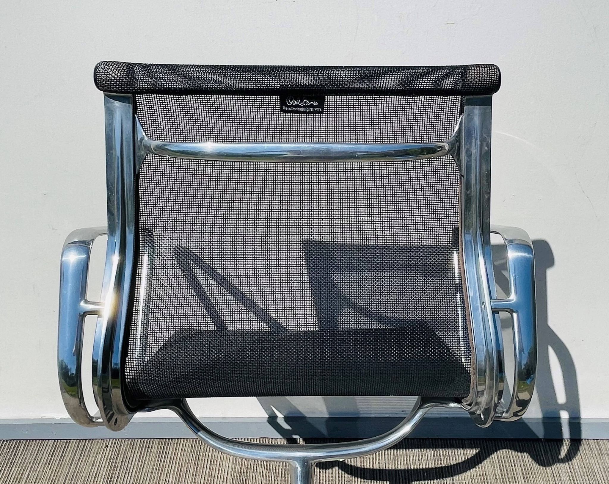 Pair of Ch. Eames Alu Group mesh chairs Vitra Vintage