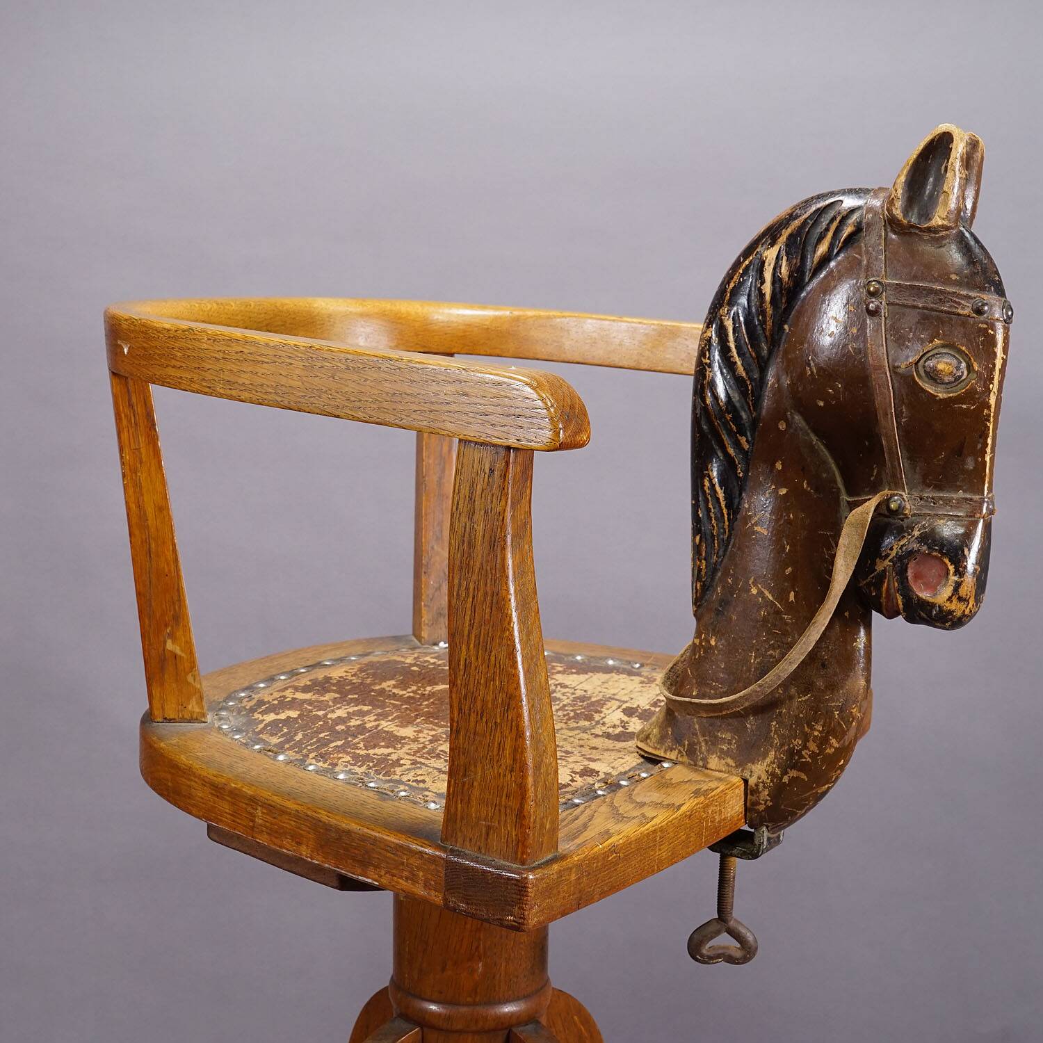 Chaise de barbier antique pour enfants, Allemagne vers 1920.