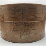 Boîte suédoise ancienne en bois courbé avec couvercle • Art populaire