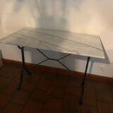 Bistro table in white marble and cast iron
