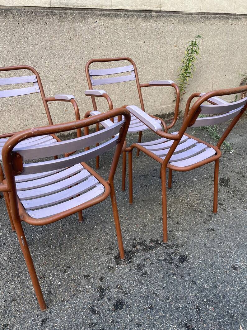 4 Chaises style tolix vintage -en métal et bois. 1950s. Vintage français. - jolie patine - intérieur ou extérieur couvert - peinture