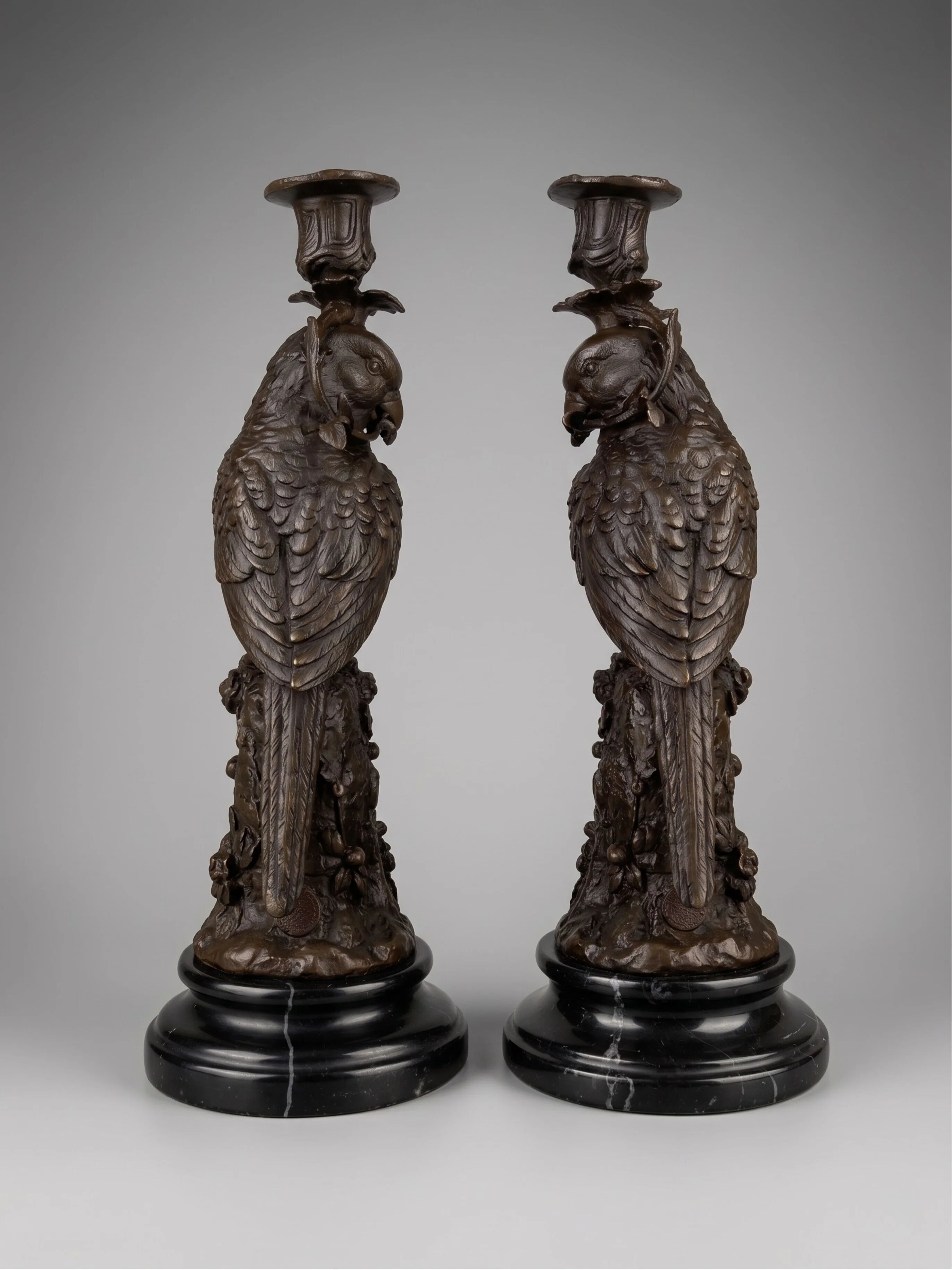 Pair of patinated bronze candlesticks with parrots on black bases – Napoleon III style / 19th century