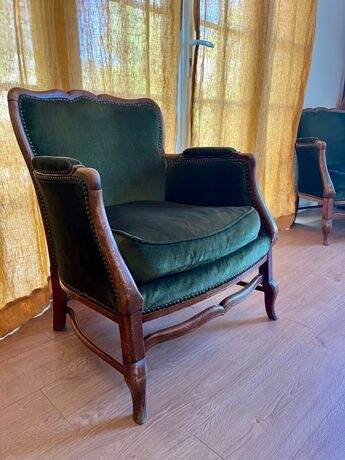 Paire de fauteuils vintage en bois massif et velours vert