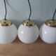 Lot de 3 suspensions art deco avec globe en opaline blanche