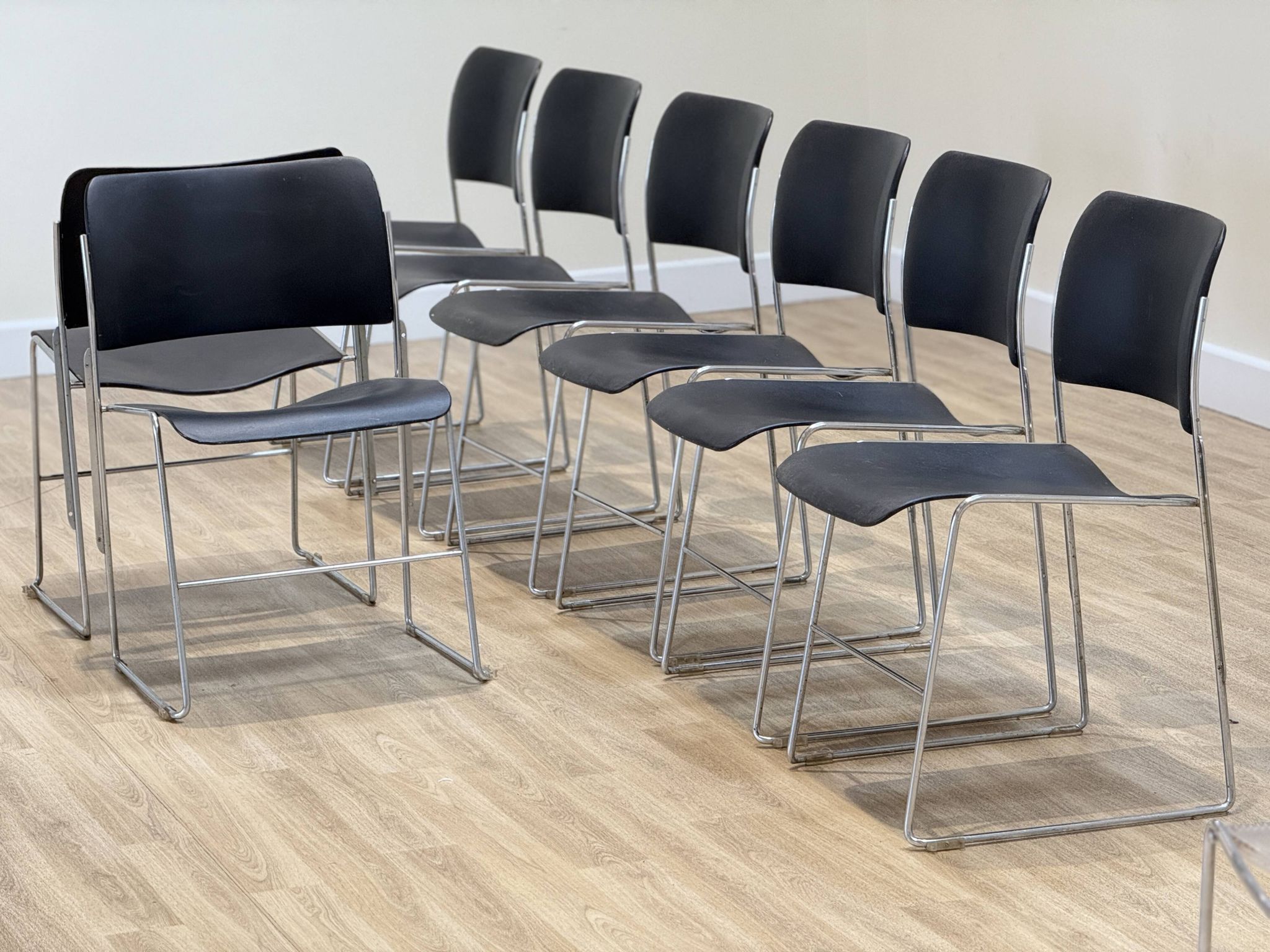 Ensemble de 8 chaises par David Rowland (en métal noir)