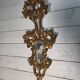 Italian mirror in gilded wood with gold leaf from the 18th century.