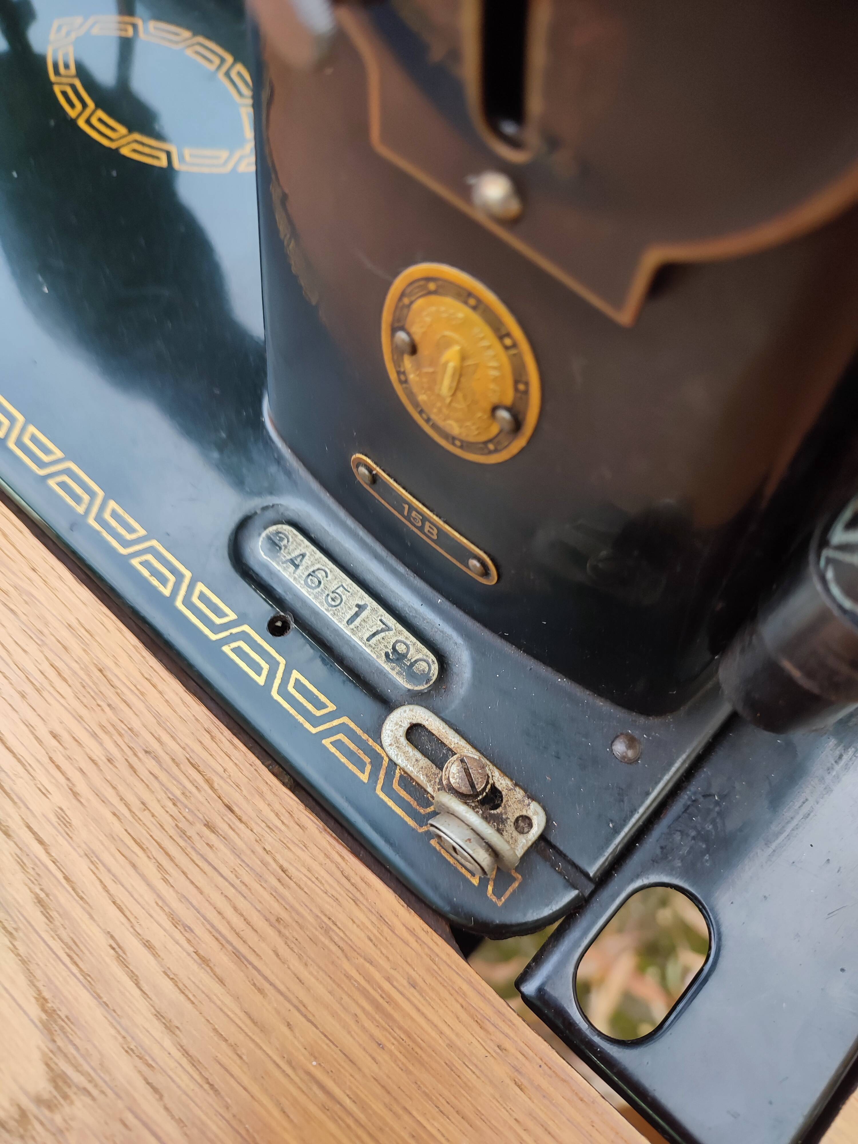 Sewing desk foot compass machine singer