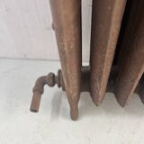 Ancien radiateur sur pied a huit lames fleuries en fonte de fer XX siècle