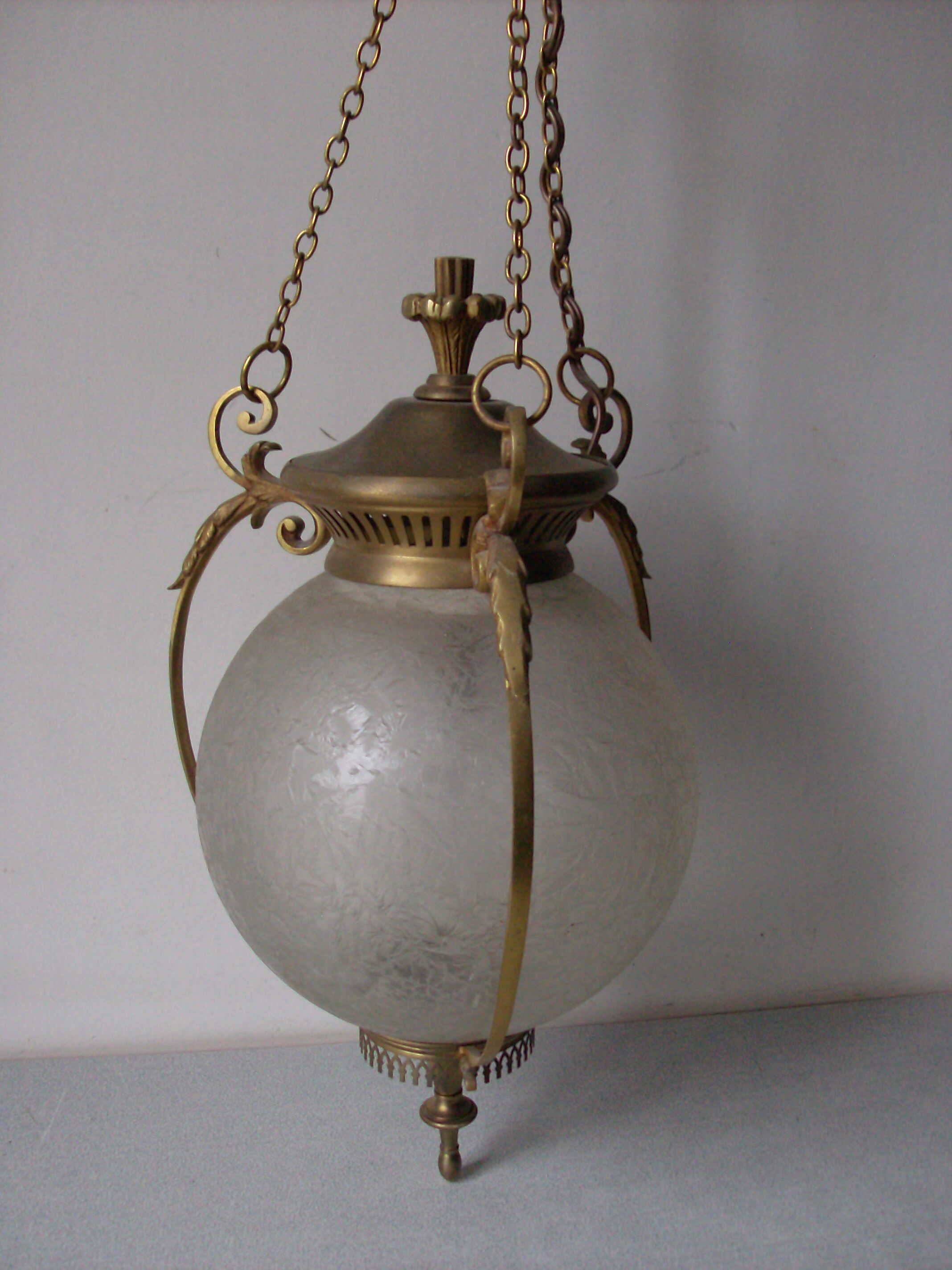 Suspension in bronze and engraved glass