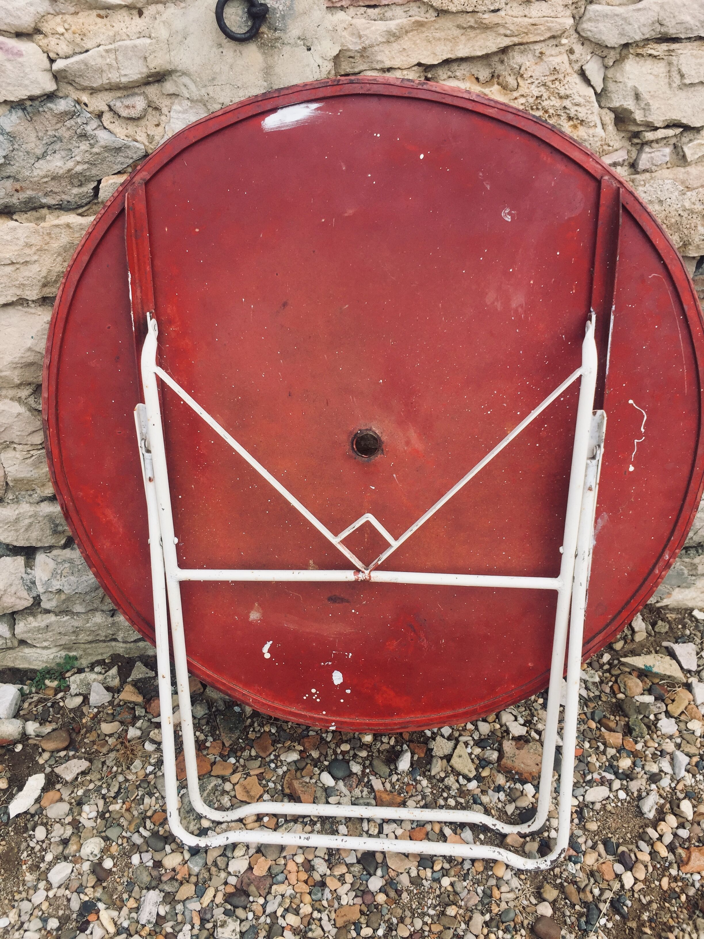 Round iron table