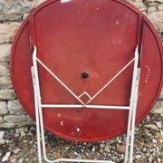 Round iron table