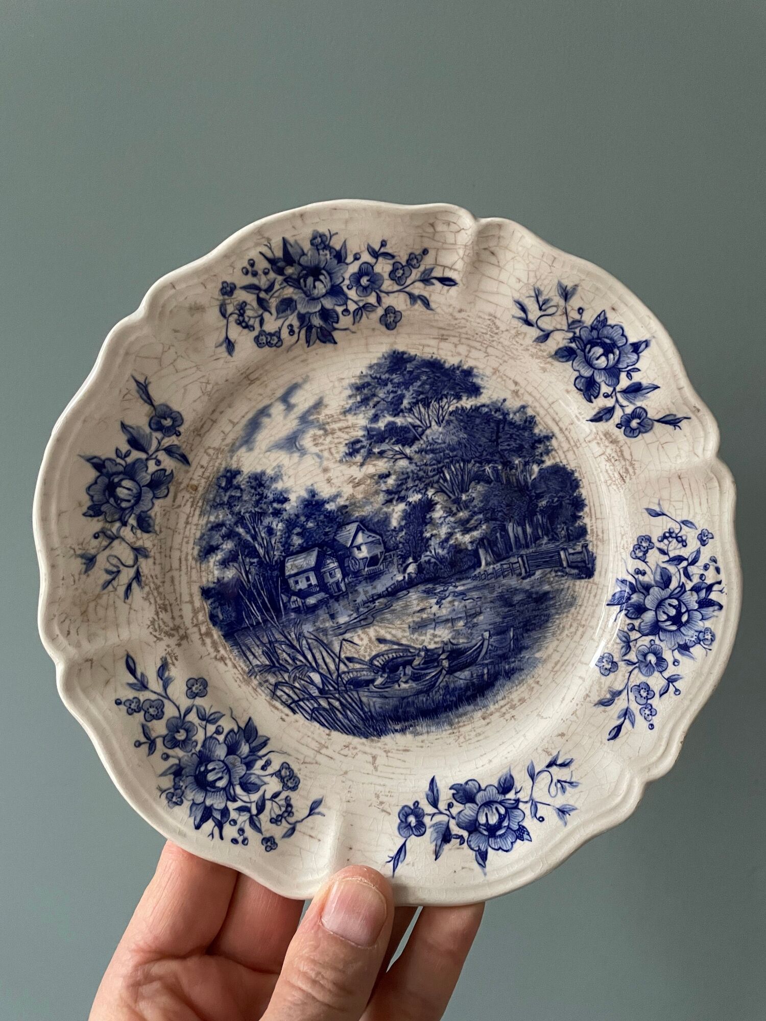 Set of 6 small plates in earthenware from Sarreguemines France, model "Romantic"