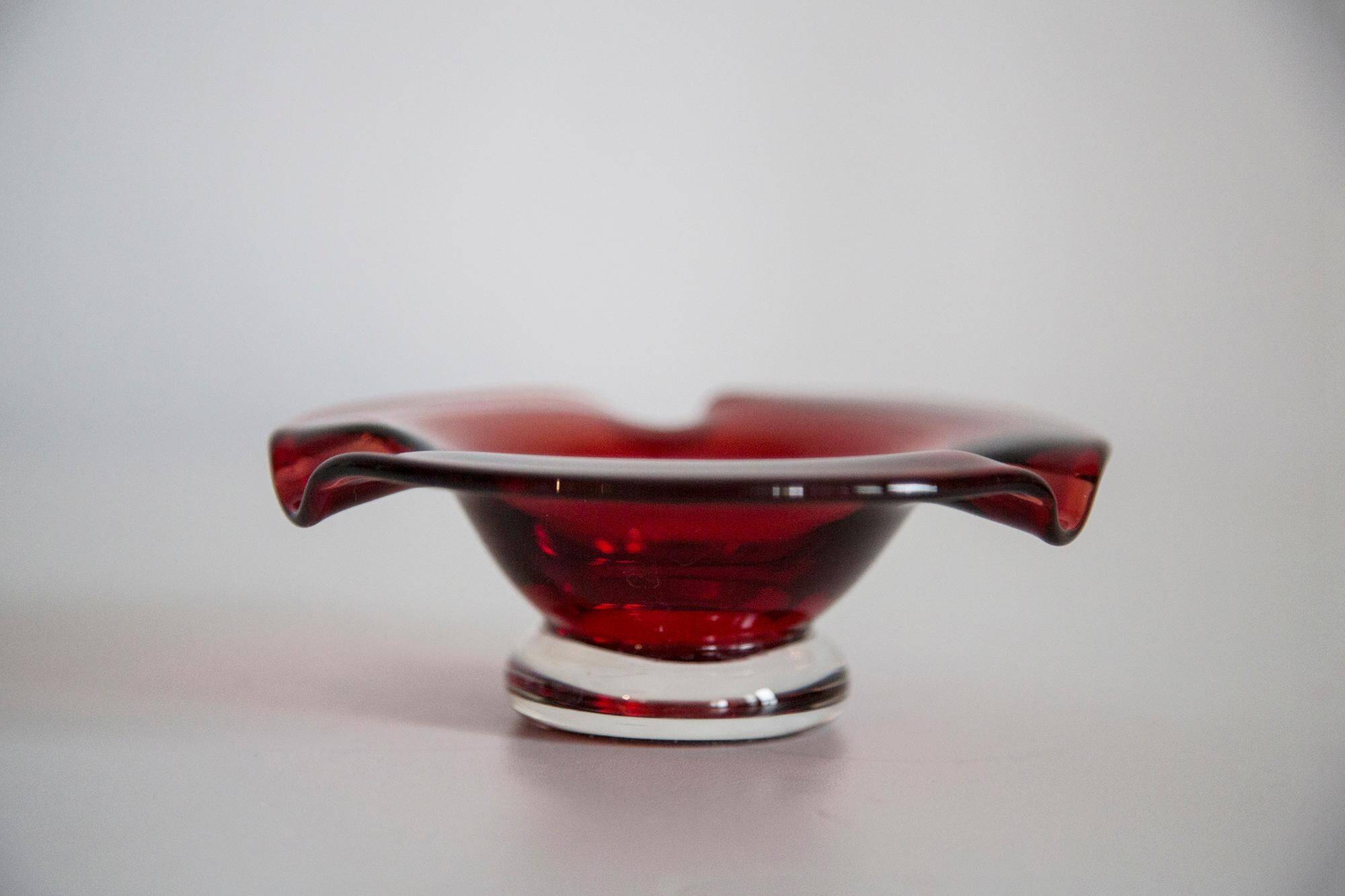 Cendrier en Verre Rouge du Milieu du Siècle, Italie, 1970s